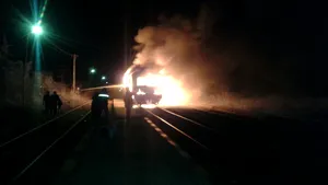 Un tren de navetişti a ars în apropiere de Mangalia - FOTO