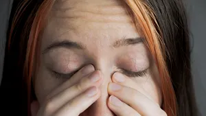 Obiceiuri proaste în timpul pandemiei COVID-19: Cum să nu îţi mai atingi mereu faţa