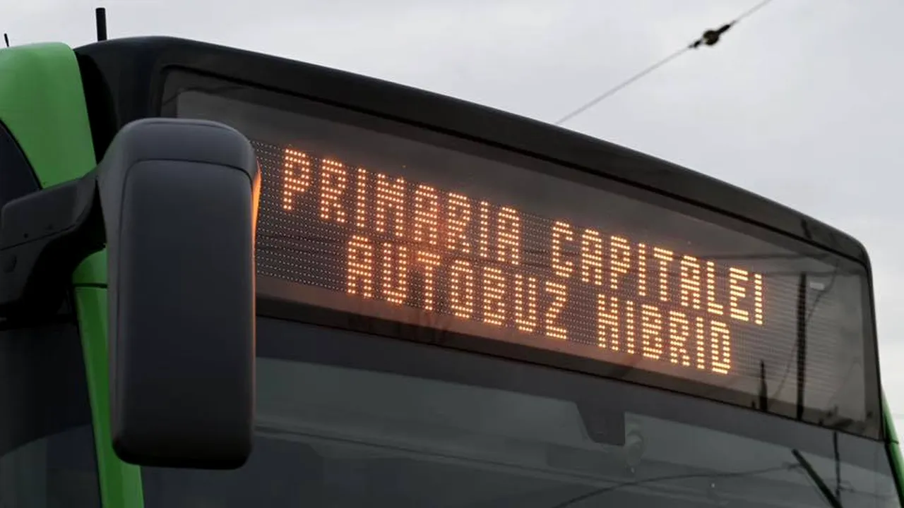 GALERIE FOTO: Gabriela Firea a publicat primele imagini cu autobuzele hibrid care vor circula în Bucureşti din aprilie