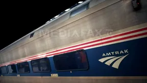 O tânără care vorbea prea tare la telefon a fost dată jos din tren de poliţişti