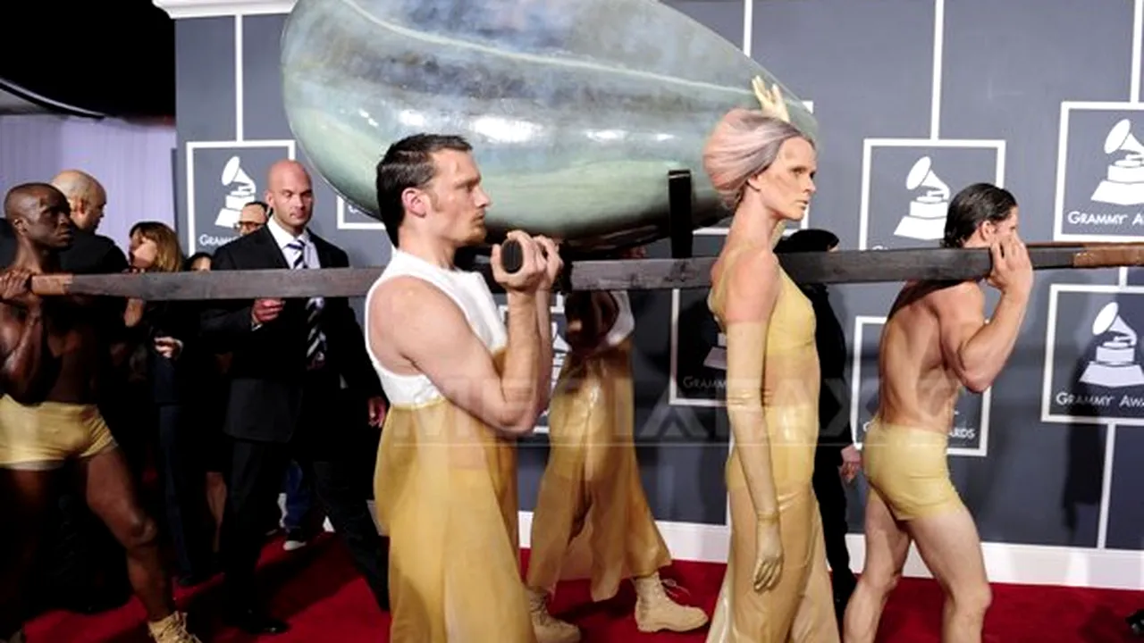 Grammy 2011: Ce ţinute au purtat vedetele. Care este cea mai reuşită? - GALERIE FOTO