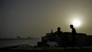 Fenomen extrem în Cuba: un nor de praf ce conţine materii foarte nocive, virusuri, bacterii şi ciuperci, a acoperit cerul