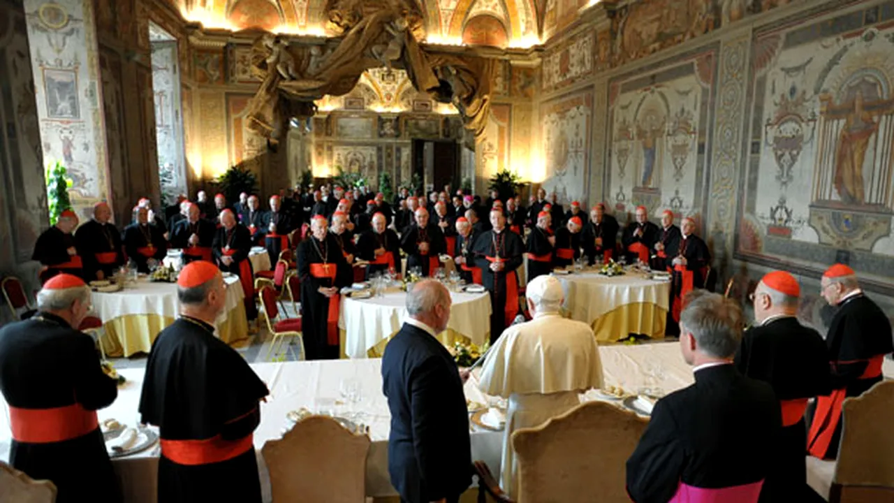 Benedict al XVI-lea, sărbătorit de cardinali, la cinci ani de la alegerea sa ca papă