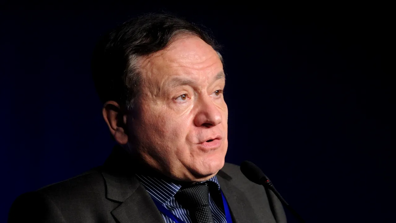 Preşedintele CJ Braşov, Aristotel Căncescu, arestat pentru corupţie, a fost suspendat din funcţie