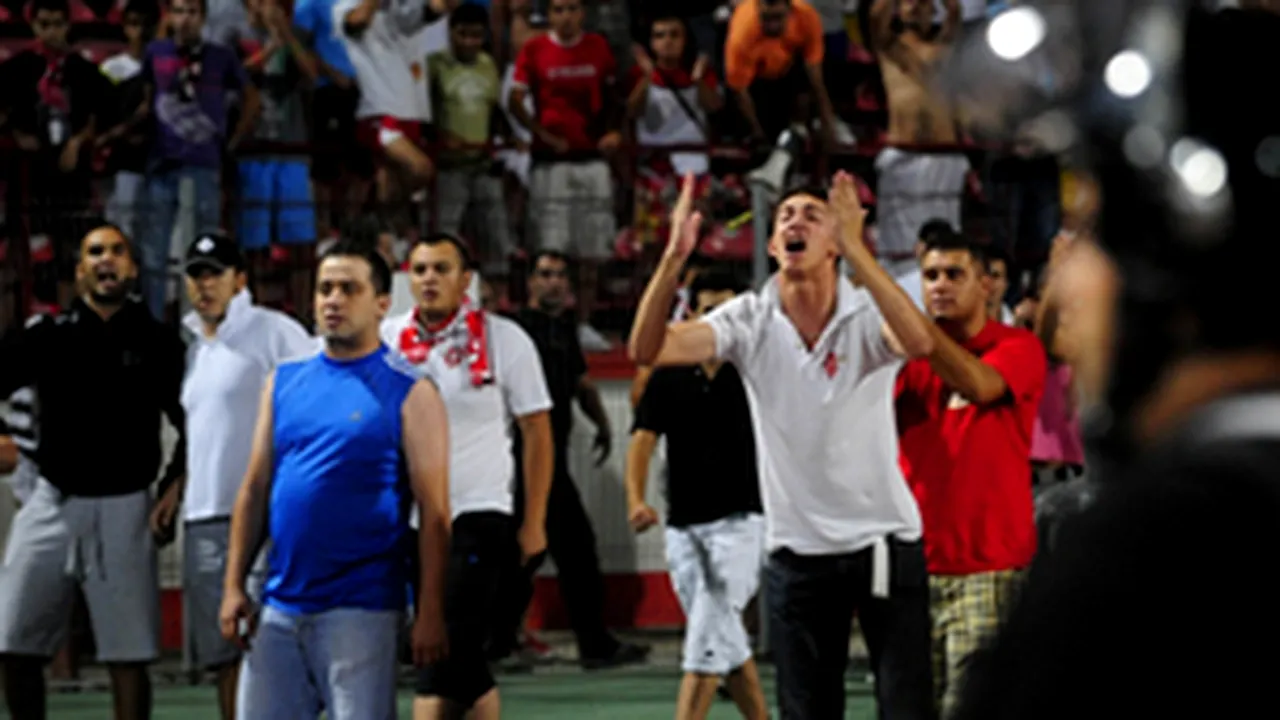 Fani dinamovişti atacaţi la o terasă din faţa stadionului Dinamo