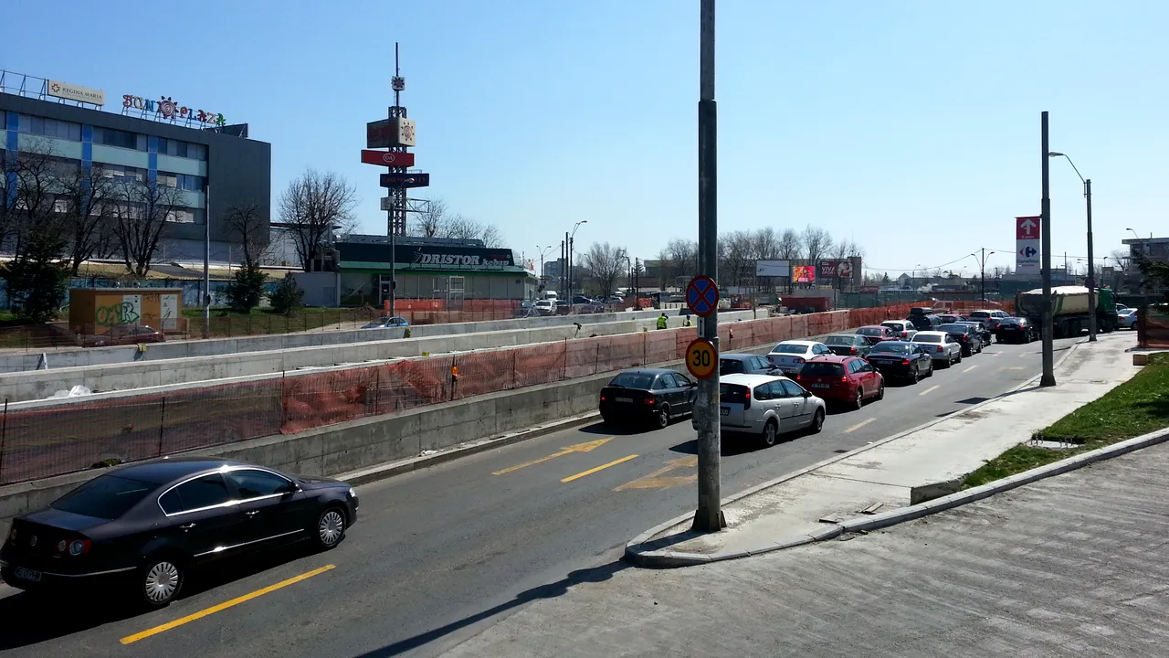 Un bărbat a murit după ce s-a aruncat de pe Pasajul de la Piaţa Sudului