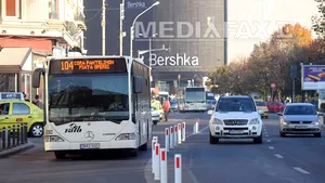 Femeia care a înjunghiat o poliţistă în autobuzul 104 din Bucureşti, arestată