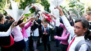 Noul an şcolar începe luni, vacanţa de iarnă va fi mai lungă cu o săptămână