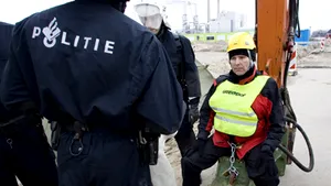 Rotterdam: Peste 80 de militanţi Greenpeace, reţinuţi