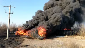Pompierii luptă de aproape 20 de ore cu incendiul izbucnit în Zona Liberă din Galaţi - FOTO, VIDEO