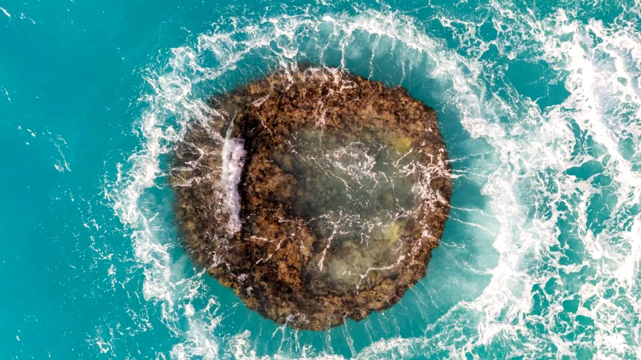 Un vulcan submarin din Italia ar putea provoca un tsunami în doar 10 minute. Valuri de peste 20 de metri în scenariul extrem