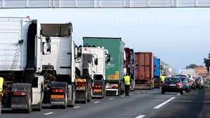 ANALIZĂ: Salariul minim impus de Germania transportatorilor străini, considerat un abuz, în atenţia PE