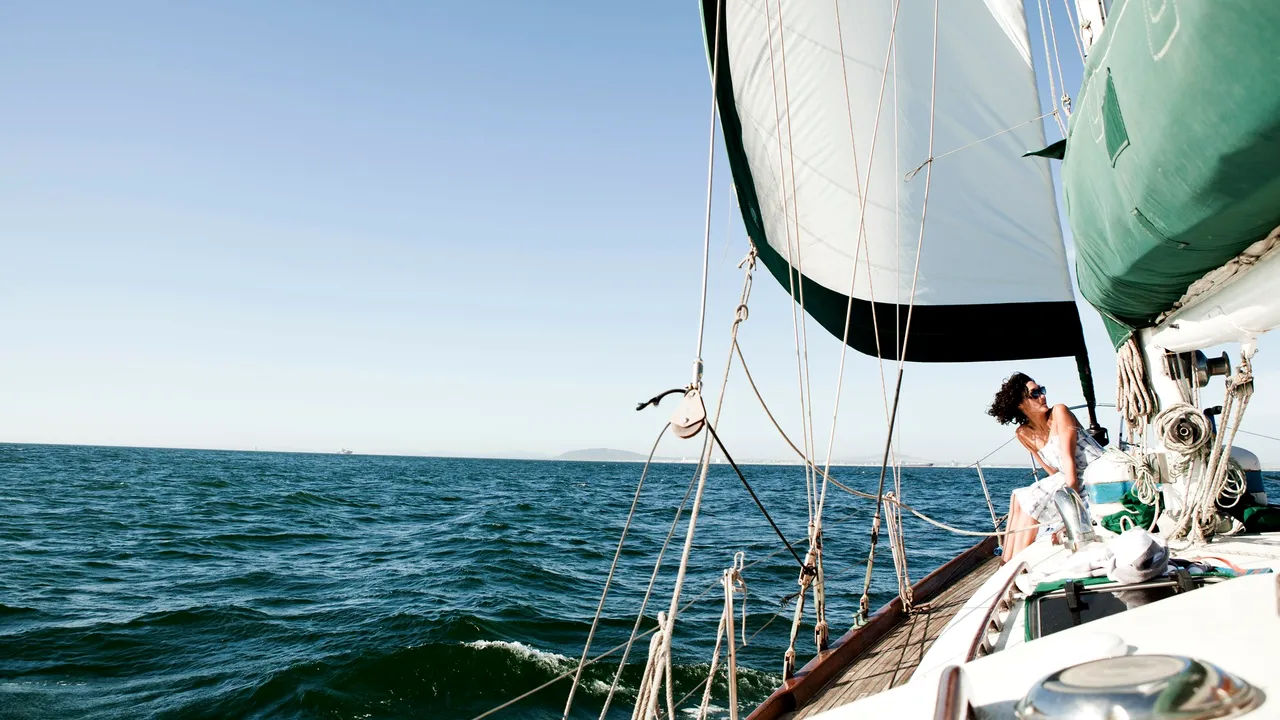 Vacanţă în siguranţă, pe iaht, în schimbul sumei de 10.000 de euro pe săptămână. „Mă bucur de mare şi scap de aglomeraţie”