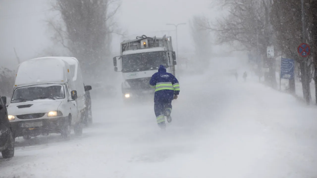 Ninsorile şi furtunile de iarnă taie curentul electric şi perturbă traficul în Balcani