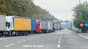 Coloană de camioane pe cinci kilometri pe autostrada Nădlac-Arad