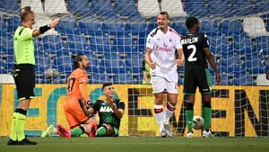 Zlatan Ibrahimovic câştigă de unul singur meciul cu Sassuolo. Dubla suedezului o urcă pe AC Milan pe locul 5 în Italia
