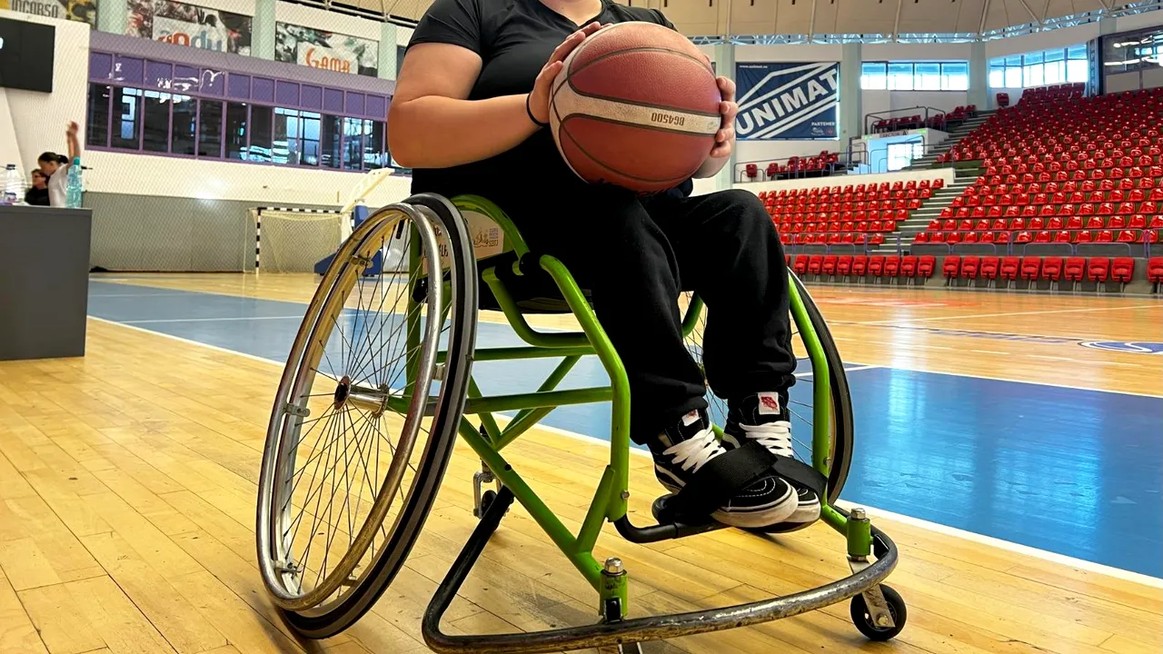 Vicecampioană naţională la baschet, deşi se află de o viaţă în scaun rulant