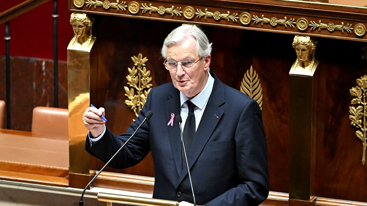 Guvernul francez, condus de Barnier, foarte aproape de o moţiune de cenzură