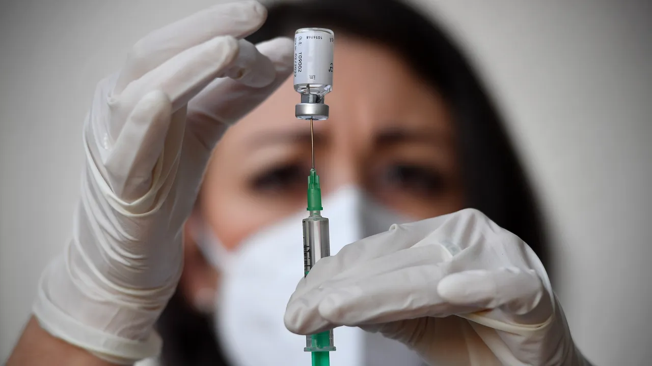 Vaccinul anti COVID-19, privit cu neîncredere în România. Comunicarea e ineficientă în lipsa unui element-cheie