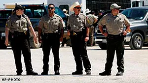 Peste 200 de femei şi copii, evacuaţi de la ferma unei secte din Texas