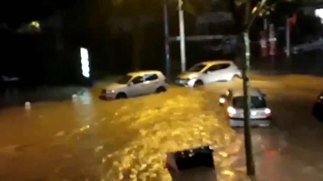 Coduri roşu şi portocaliu de furtuni, inundaţii emise în mai multe zone din Franţa