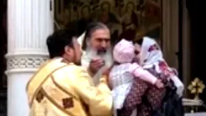 Reacţia Arhiepiscopiei Tomisului după scandalul copiilor împărtăşiţi de IPS Teodosie cu o singură linguriţă „Nu este mâncare şi băutură firească”