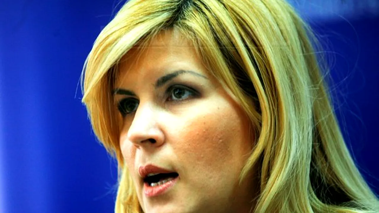 Udrea: Ponta să demisioneze. Nu poţi fi premier şi să spui că dosarele se fac la comandă politică
