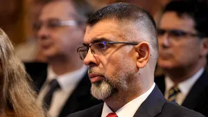 Cazanciuc, iniţiativă pentru modificarea legii de alegere a preşedintelui ţării şi organizarea CCR