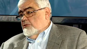 Pleşu: Campania, iarmaroc perpetuu, candidaţii sar cu paraşuta, fac cadouri, au funcţii misterioase