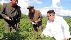 Kim Jong Un, măsuri disperate. Angajaţii din birouri şi fabrici vor fi trimişi la câmp pentru a se alătura luptei împotriva secetei