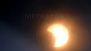 Eclipsă parţială de soare, în România. Vezi aici evoluţia fenomenului - VIDEO