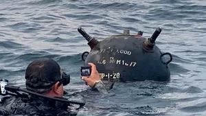 Mina marină eșuată pe plaja Midia a fost neutralizată de scafandrii militari
