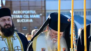 Aeroportul Suceava, redeschis după ce a fost modernizat. IPS Pimen a oficiat slujba de sfinţire - FOTO