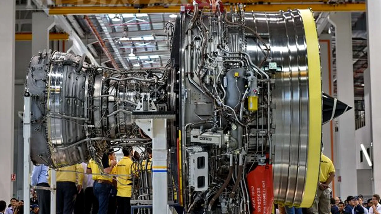 Comandă record pentru Rolls Royce: va livra motoare de avioane de 9 miliarde dolari pentru Emirates