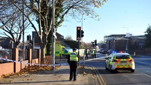 Individ care a atacat cu un topor trecătorii, împuşcat de poliţie în Marea Britanie - VIDEO