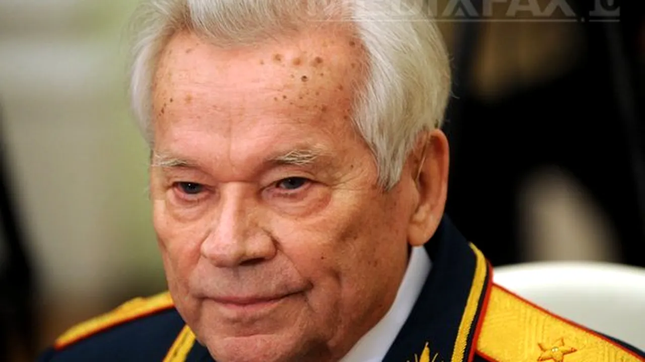Mihail Kalaşnikov, inventatorul armei automate AK-47, a murit la vârsta de 94 de ani