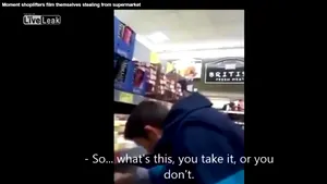 Doi imigranţi români s-au filmat în timp ce furau dintr-un supermarket din Marea Britanie. Imaginile au ajuns în presă - VIDEO