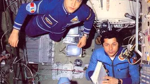 Evenimente dedicate împlinirii a 35 de ani de la zborul primului român în spaţiul cosmic. Dumitru Prunariu: 