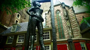 Belle, primul şi unicul monument din lume dedicat lucrătorilor din industria sexuală