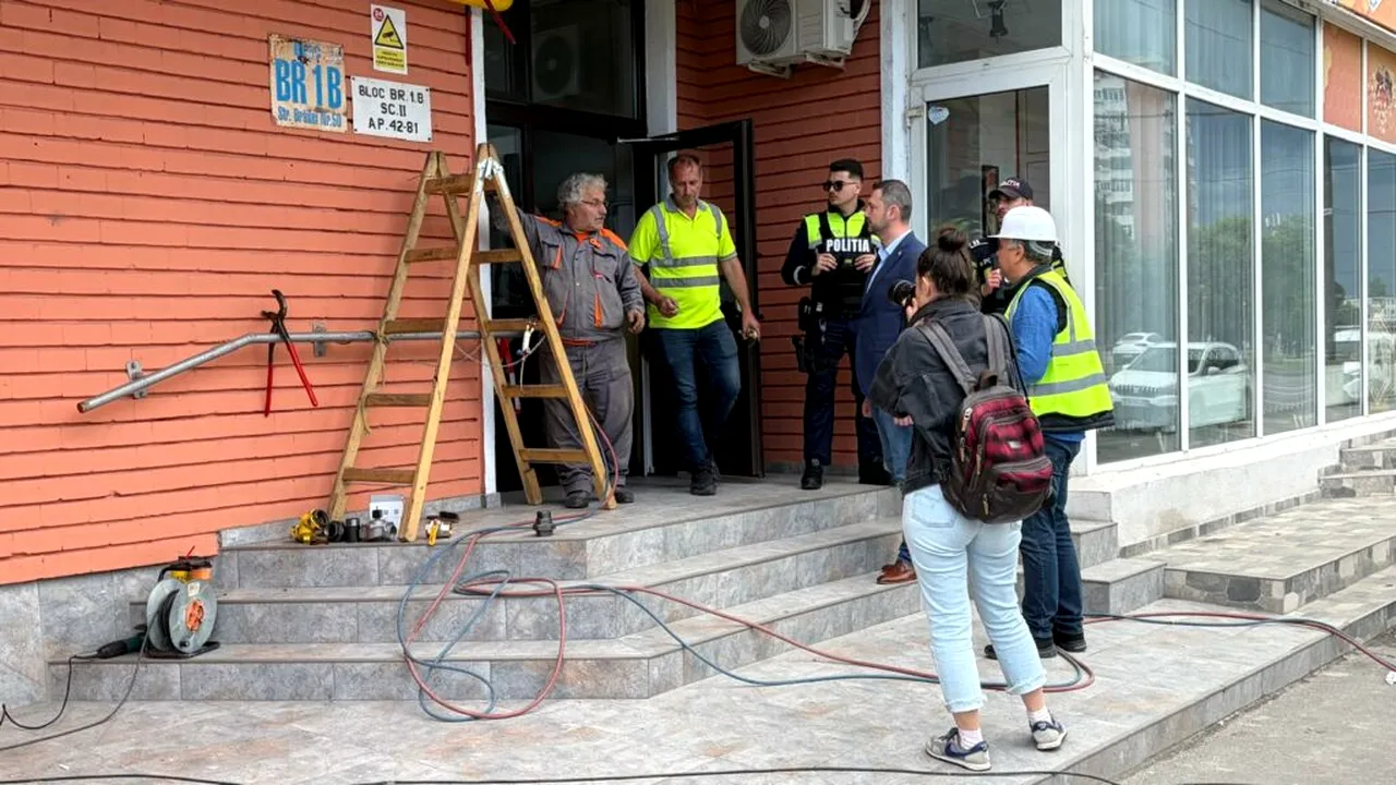 Locatarii blocului din Galați afectat de căderea unei drone revin în apartamente. Imobilul poate fi ocupat în siguranță