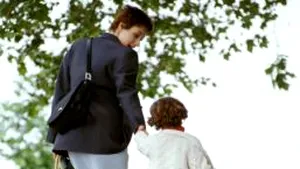 Anchetă la o grădiniţă din Olt după ce mai mulţi copii au ajuns acasă cu vânătăi şi muşcături