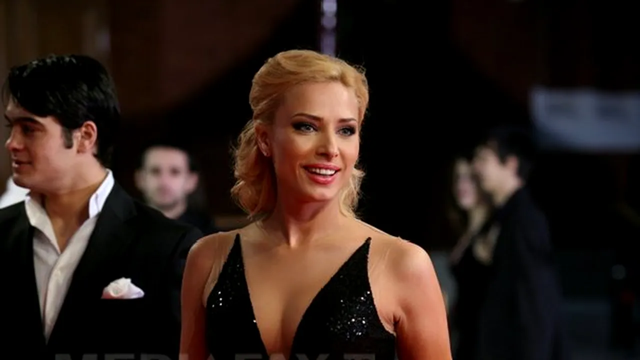 Iulia Vântur debutează în teatru cu piesa 