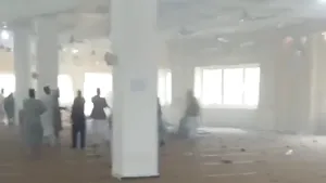 Cinci morţi şi zeci de răniţi după un atac cu bombă la o moschee din Pakistan, înaintea Ramadanului