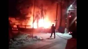 VIDEO O ambulanţă a luat foc în curtea staţiei, după ce a sosit de la urgenţa medicală