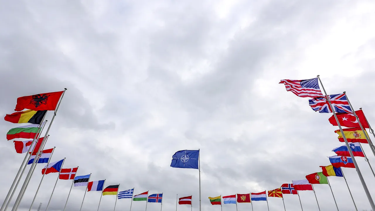 Politico: Este acesta sfârşitul NATO? „Avem acum o alianţă între un preşedinte rus care vrea să distrugă Europa şi un preşedinte american care vrea, de asemenea, să distrugă Europa”