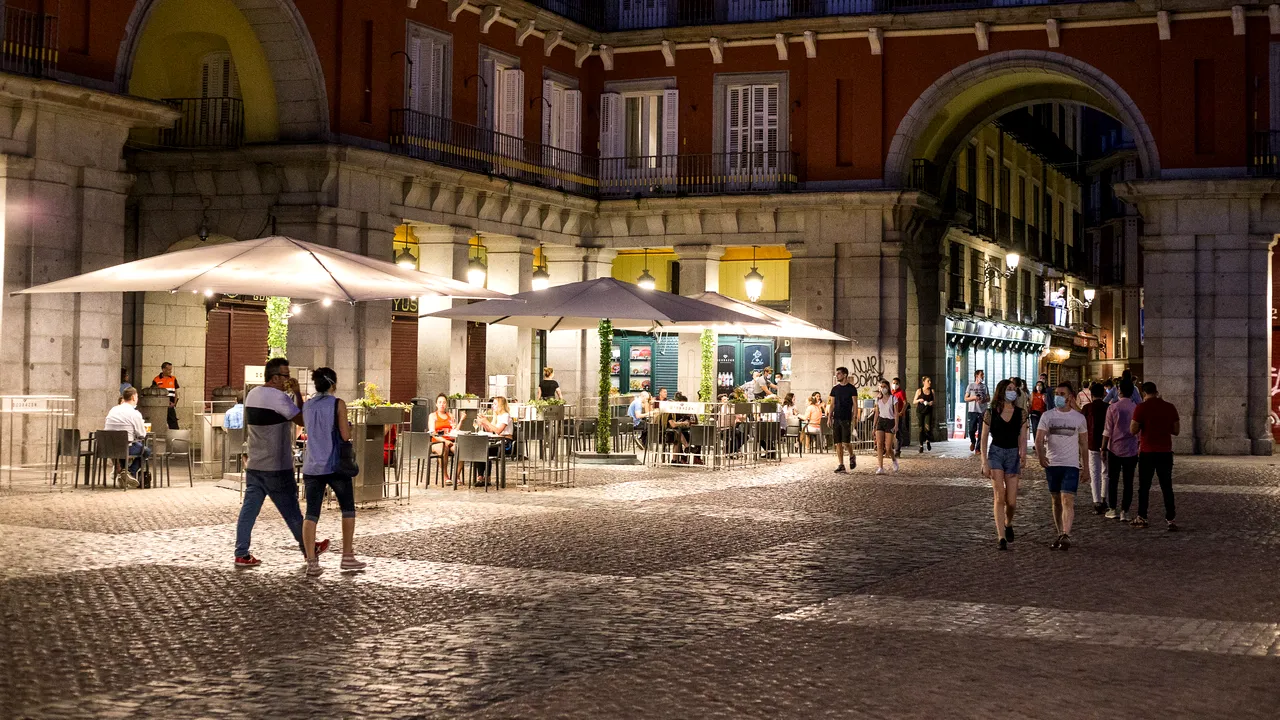Fără dans la nuntă şi distanţă între mese la restaurant - noile măsuri anti-covid de la Madrid