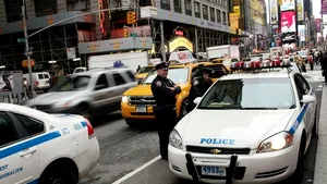 Poliţia a blocat mai multe străzi din zona Times Square, din cauza unui 