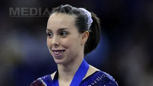 Gimnastele din lotul Marii Britanii se pregătesc la Oneşti