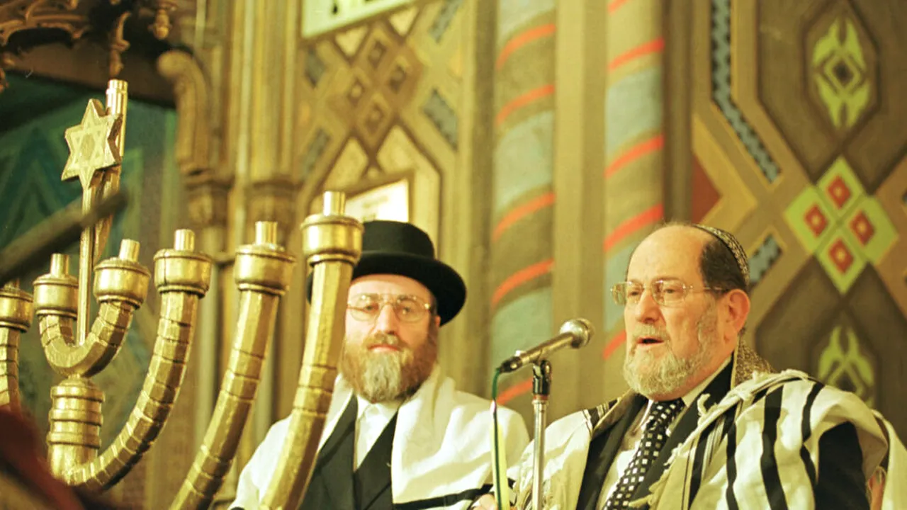 Un bărbat din Australia a incendiat ușa unei sinagogi în timp ce câțiva pelerini se aflau înăuntru. Magistrații au stabilit că atacul nu a fost unul antisemit