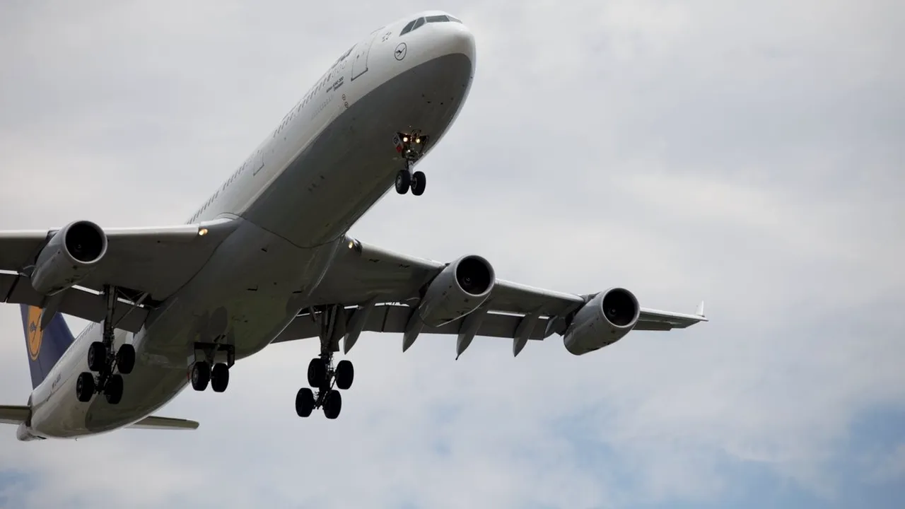 Gigantul aerian care anunţă că ar putea concedia în jur de 30.000 de angajaţi